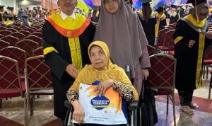 Dr. Taufiq Supriadi, S.H dan Ibunda